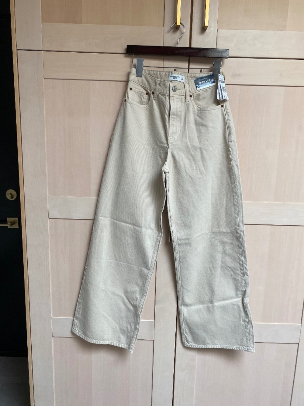 NWT Abercrombie & Fitch High Rise-Wide Leg-Curve Love jeans SZ-25
